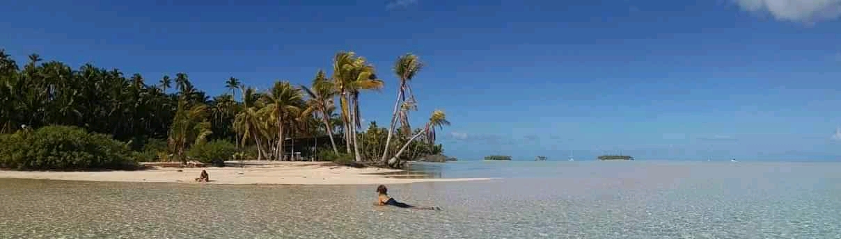 Sur la plage abandonnée...